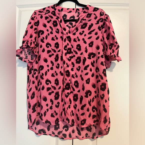 NWOT Leopard Notched Neck Short Flounce Sleeve Blouse Size XL - Picture 5 of 5